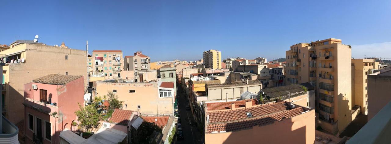 La Luna Appartamento Con Terrazza E Due Camere Cagliari Luaran gambar
